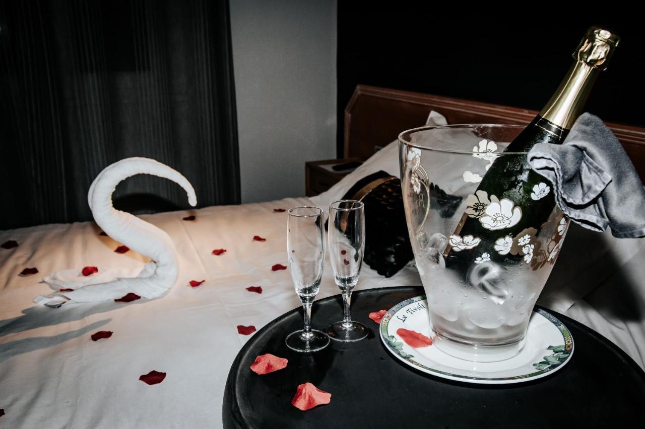 Hotel Le Tivoli Vic-en-Bigorre Экстерьер фото
