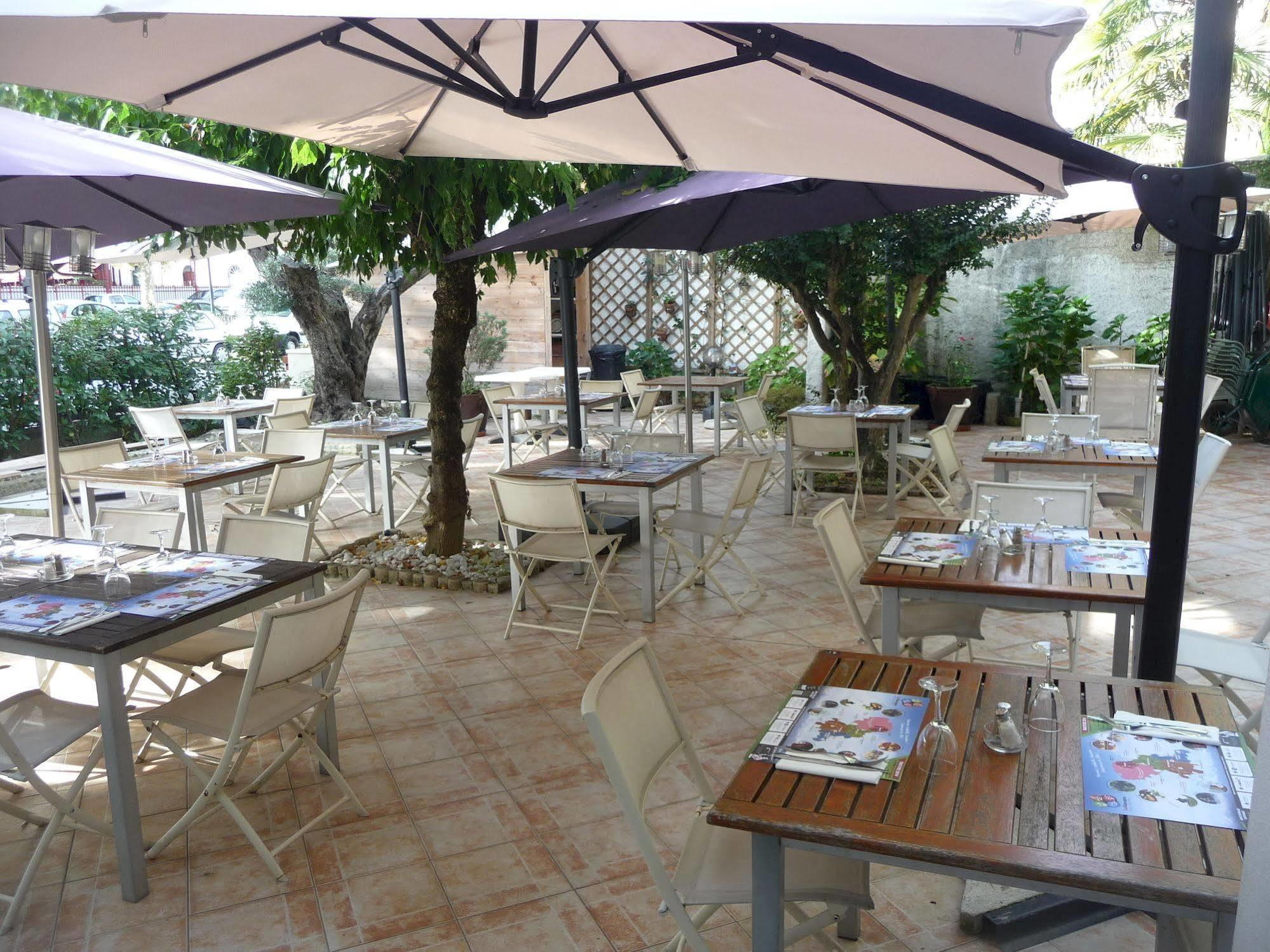 Hotel Le Tivoli Vic-en-Bigorre Экстерьер фото