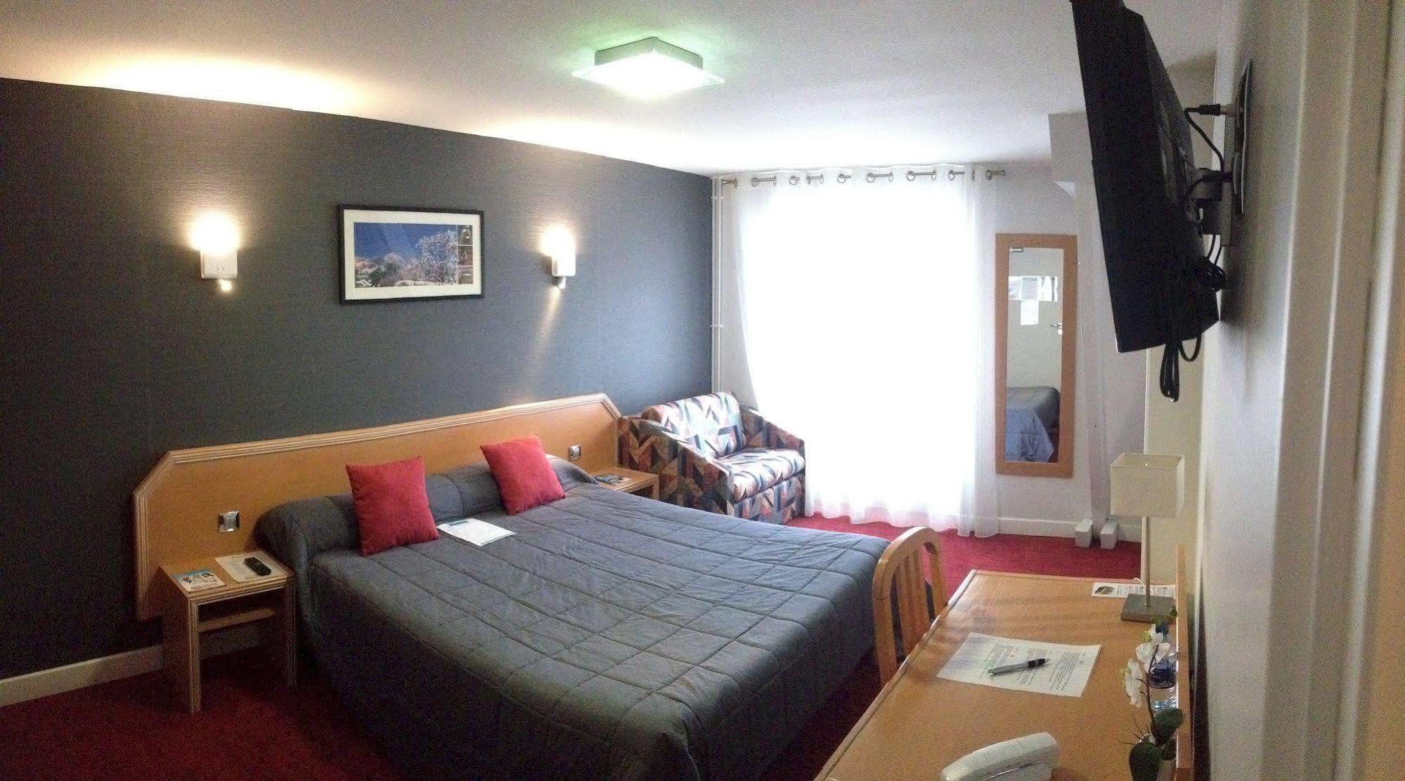Hotel Le Tivoli Vic-en-Bigorre Экстерьер фото
