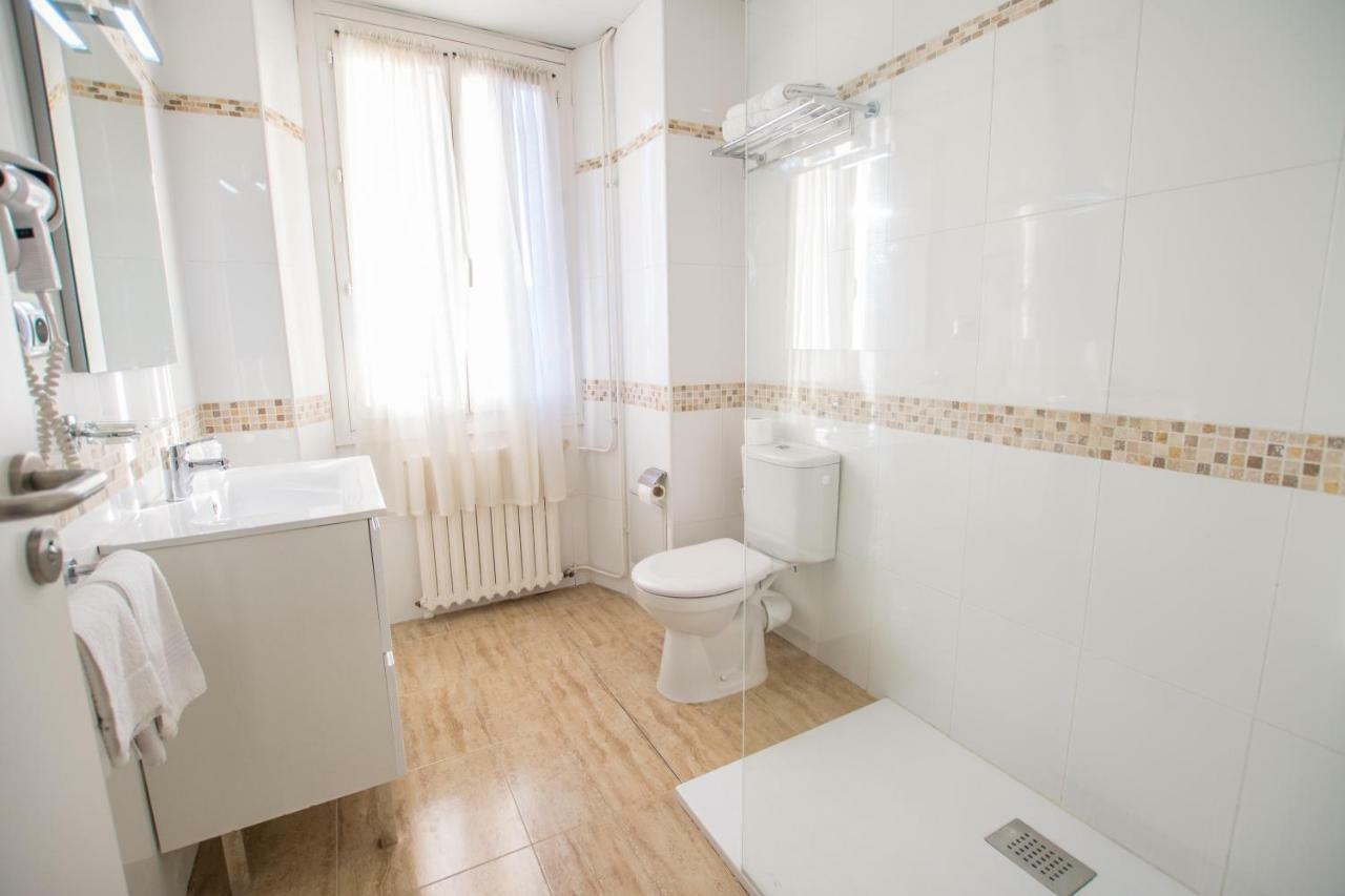 Hotel Le Tivoli Vic-en-Bigorre Экстерьер фото